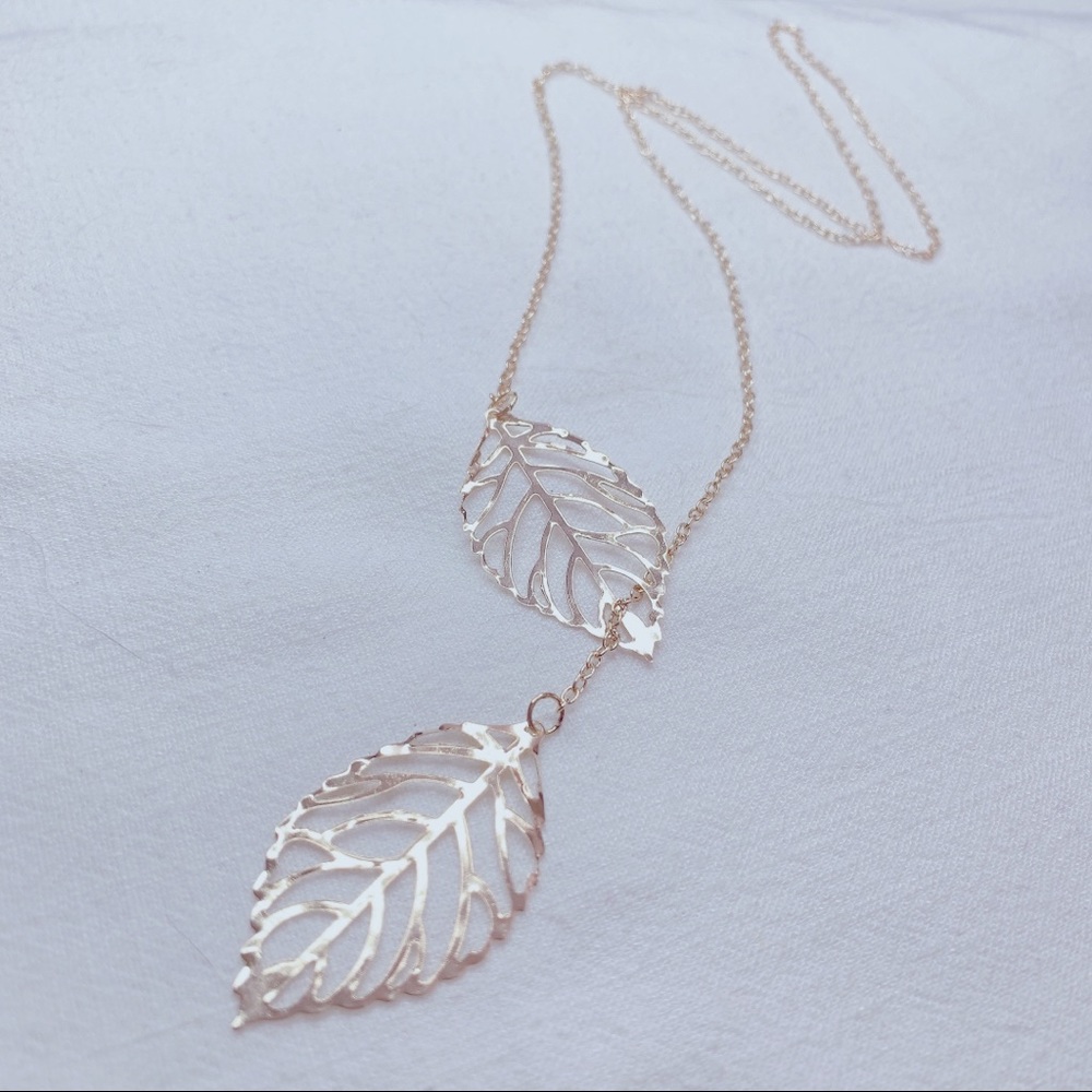 🎉HOST PICK🎉 ❣️$25/3❣️ Two Gold Leaves Necklace - Picture 7 of 10